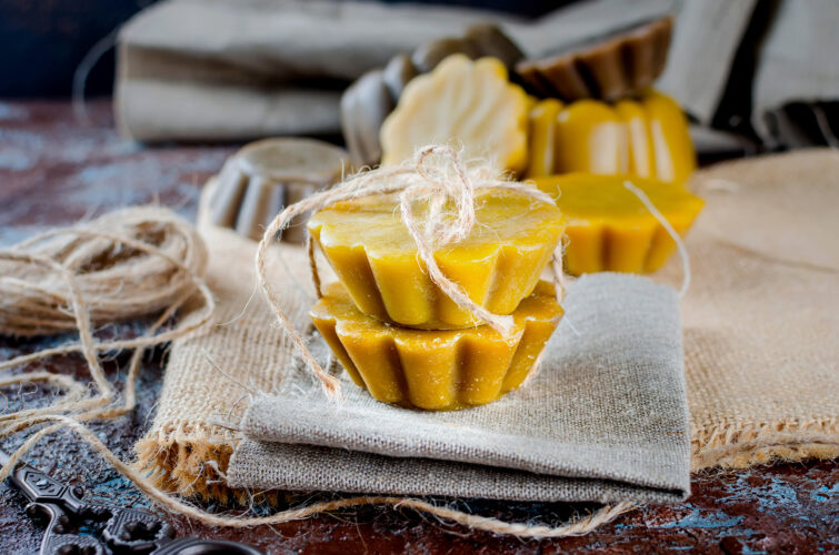 6 Easy Gifts to Make With Beeswax